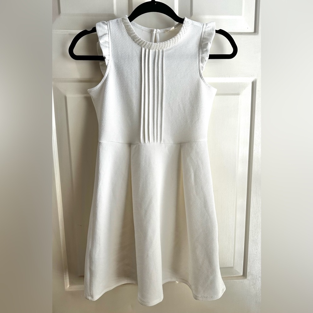 Monteau White Sleeveless Pleated Dress